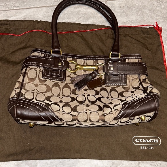 Coach Handbags - Like new coach bag!